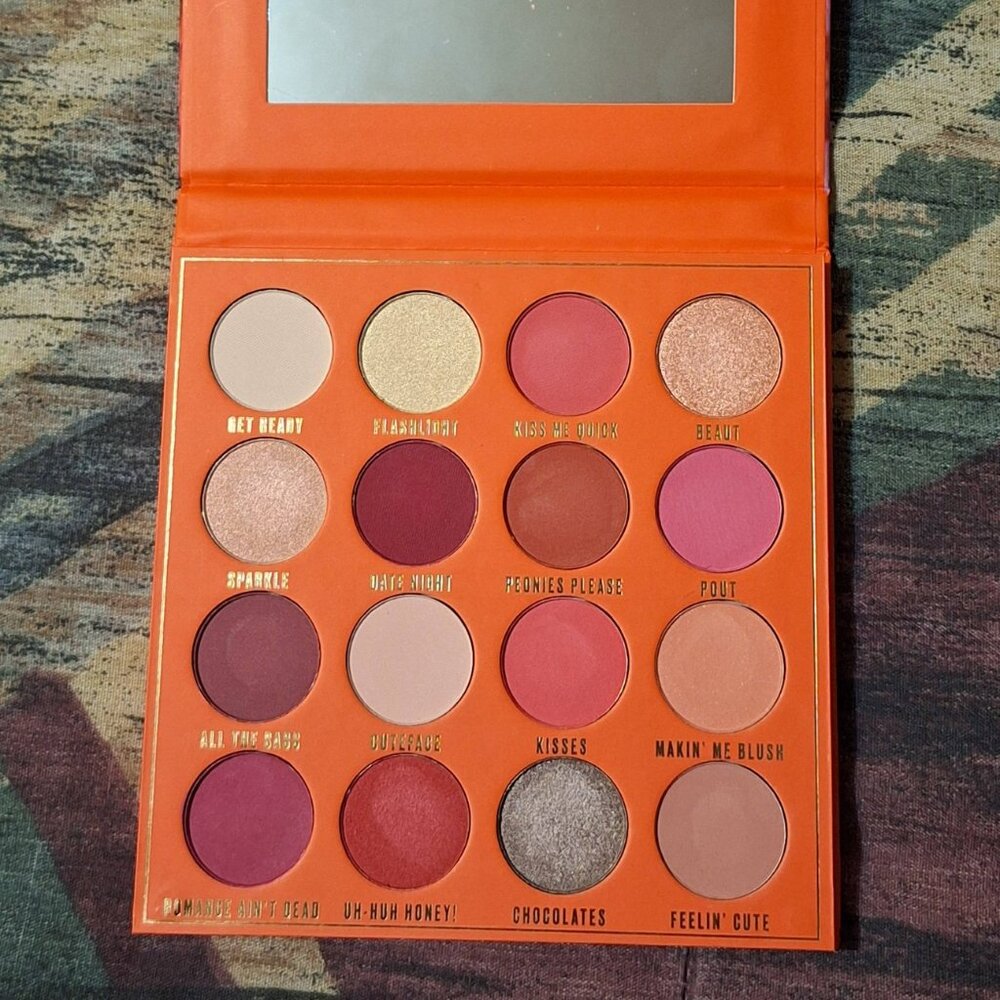 💋 Makeup Obsession – Kisses Eyeshadow Palette 💋